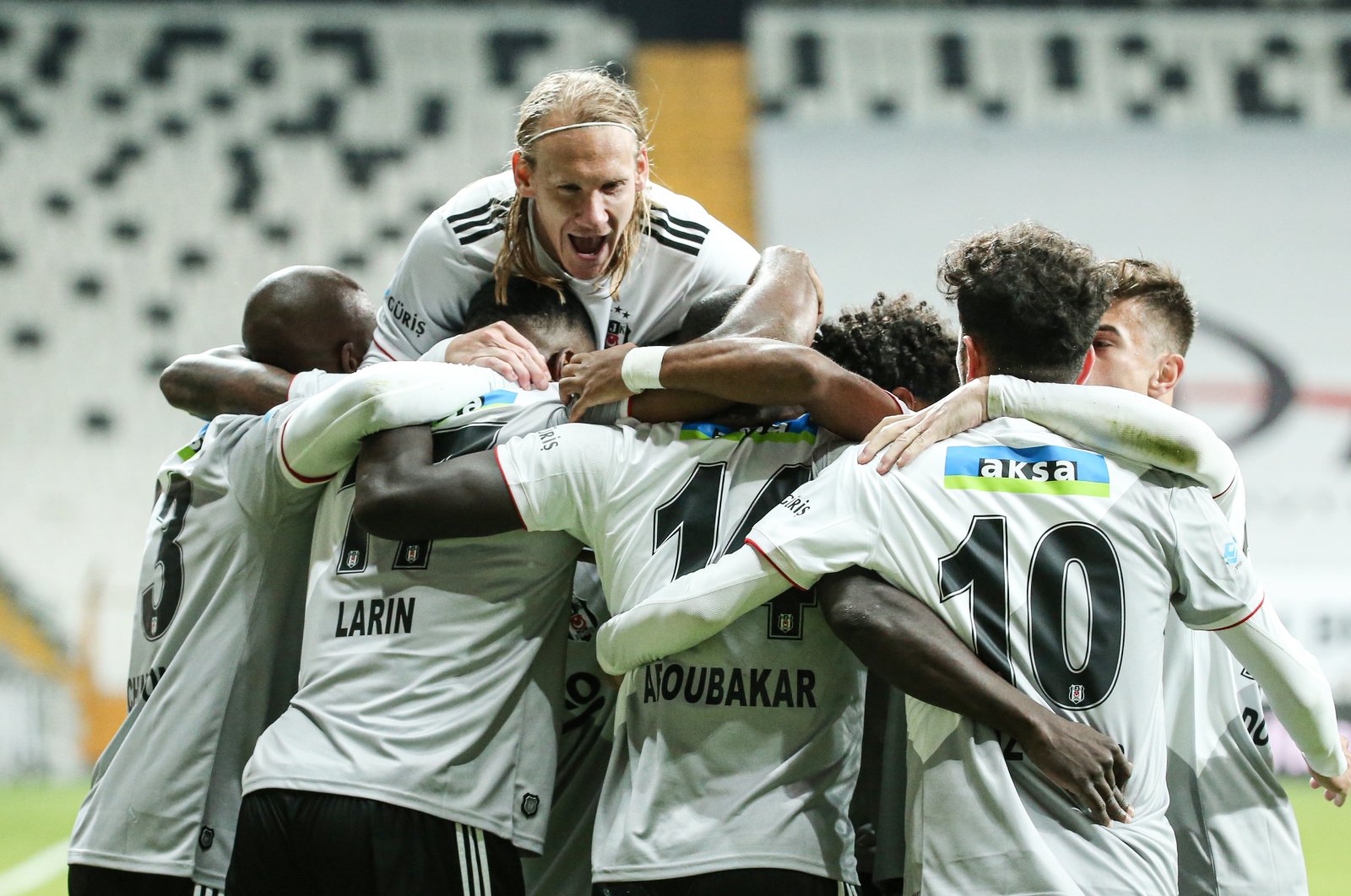 Beşiktaş players celebrate a goal against Malatyaspor during a Süper Lig match in Istanbul, Turkey, Nov. 1, 2020. (AA Photo)
