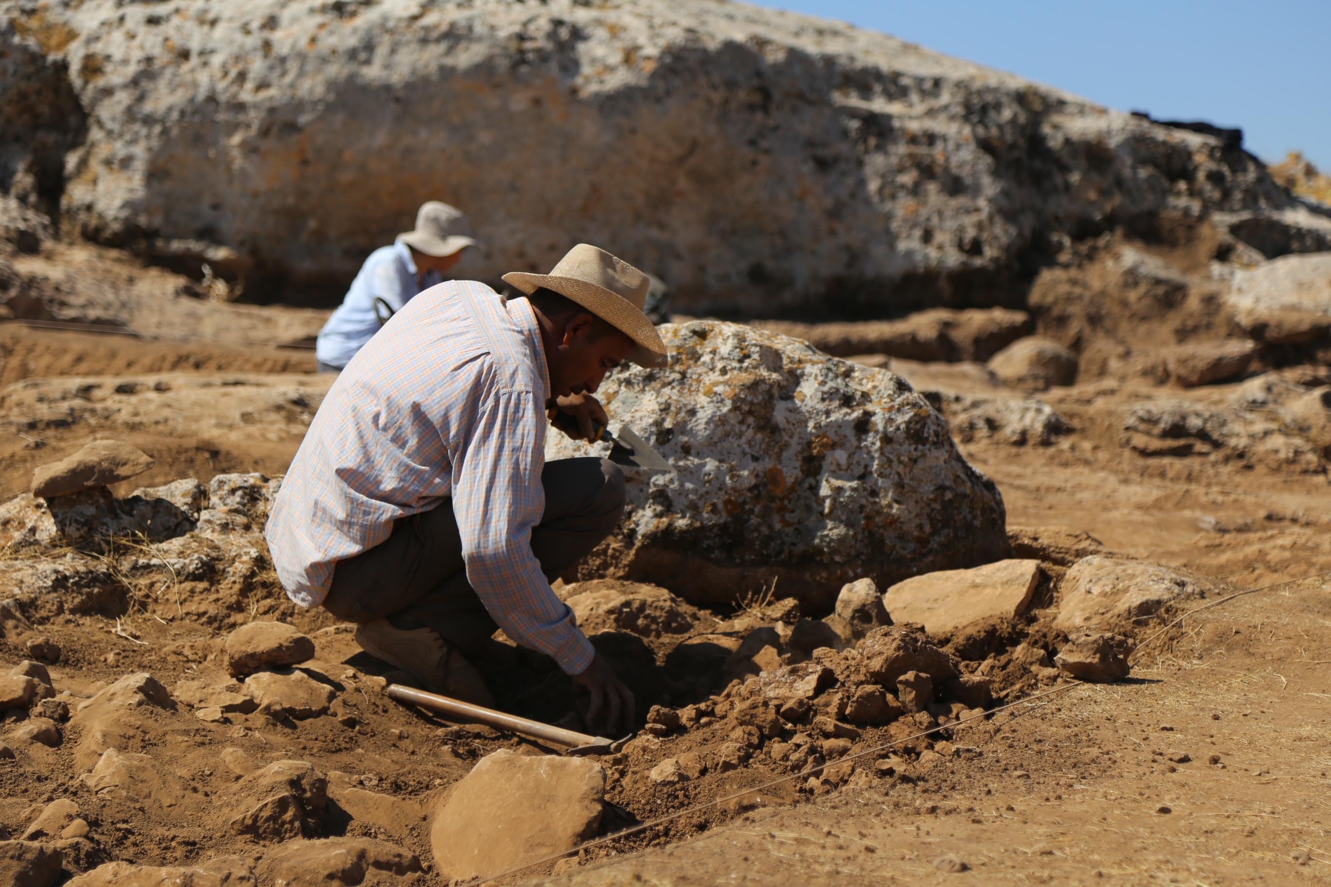 An archaeologist works at the historical site of Karahantepe, Şanlıurfa, southeastern Turkey, Nov. 27, 2020. (DHA Photo)