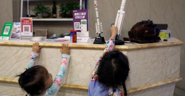 Children play with models of rockets at the reception desk of a hotel in Longlou town, Wenchang, Hainan province, Nov. 22, 2020. (REUTERS Photo)
