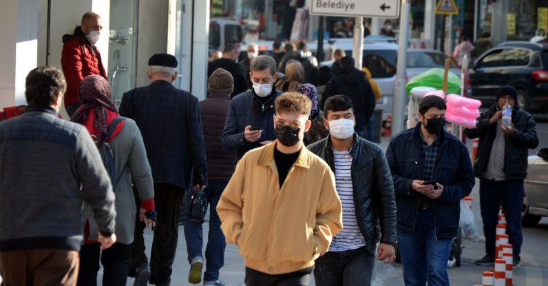 People on the streets in a central Anatolian province on Nov. 27, 2020 (AA Photo)