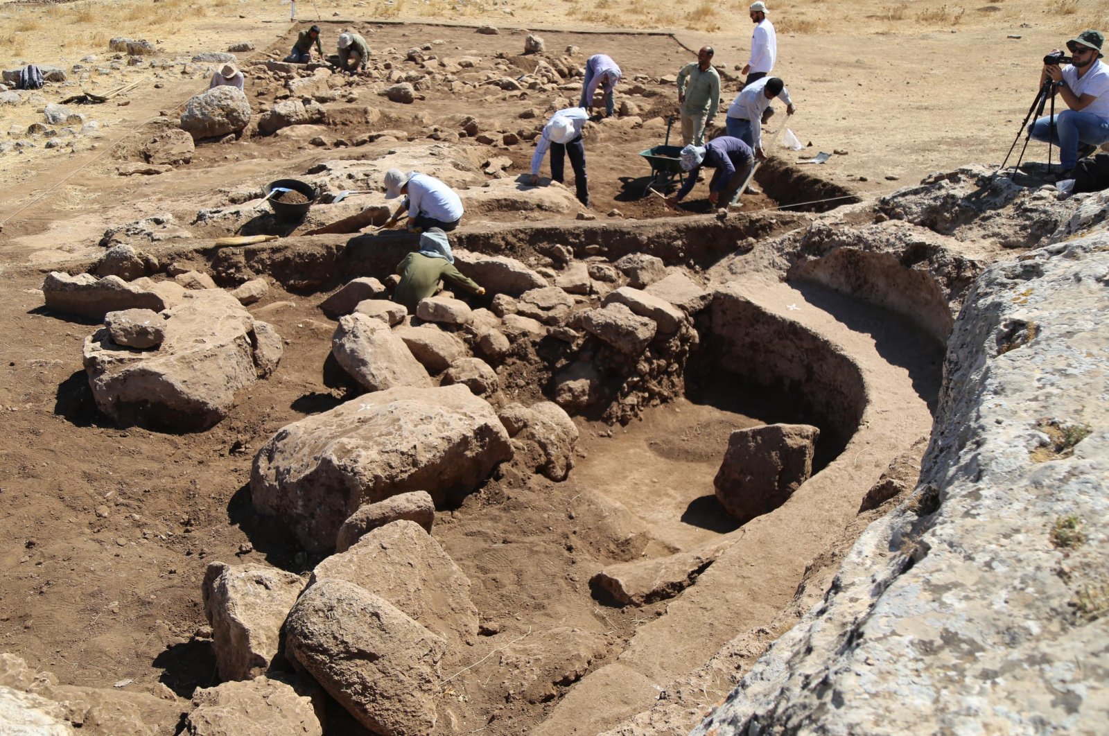 Archaeologists work at the historical site of Karahantepe, Şanlıurfa, southeastern Turkey, Nov. 27, 2020. (DHA Photo)