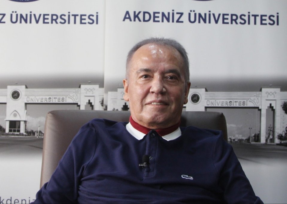 Antalya Metropolitan Municipality Mayor Muhittin Böcek speaks in a video he shared on his Twitter account, at Akdeniz University Hospital in Antalya, southern Turkey, Dec. 1, 2020. (DHA Photo)