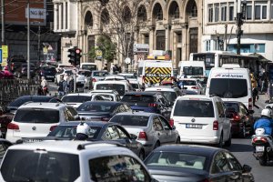Vehicles are seen sitting in traffic in Istanbul, Turkey, April 27, 2020. (Getty Images)