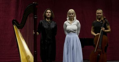 The Venera Ensemble comprises of harpist Senem Çine (L), mezzo-soprano Gülçin Gültekin (C) and violoncellist Veronika Yeliz Efe. (AA PHOTO)