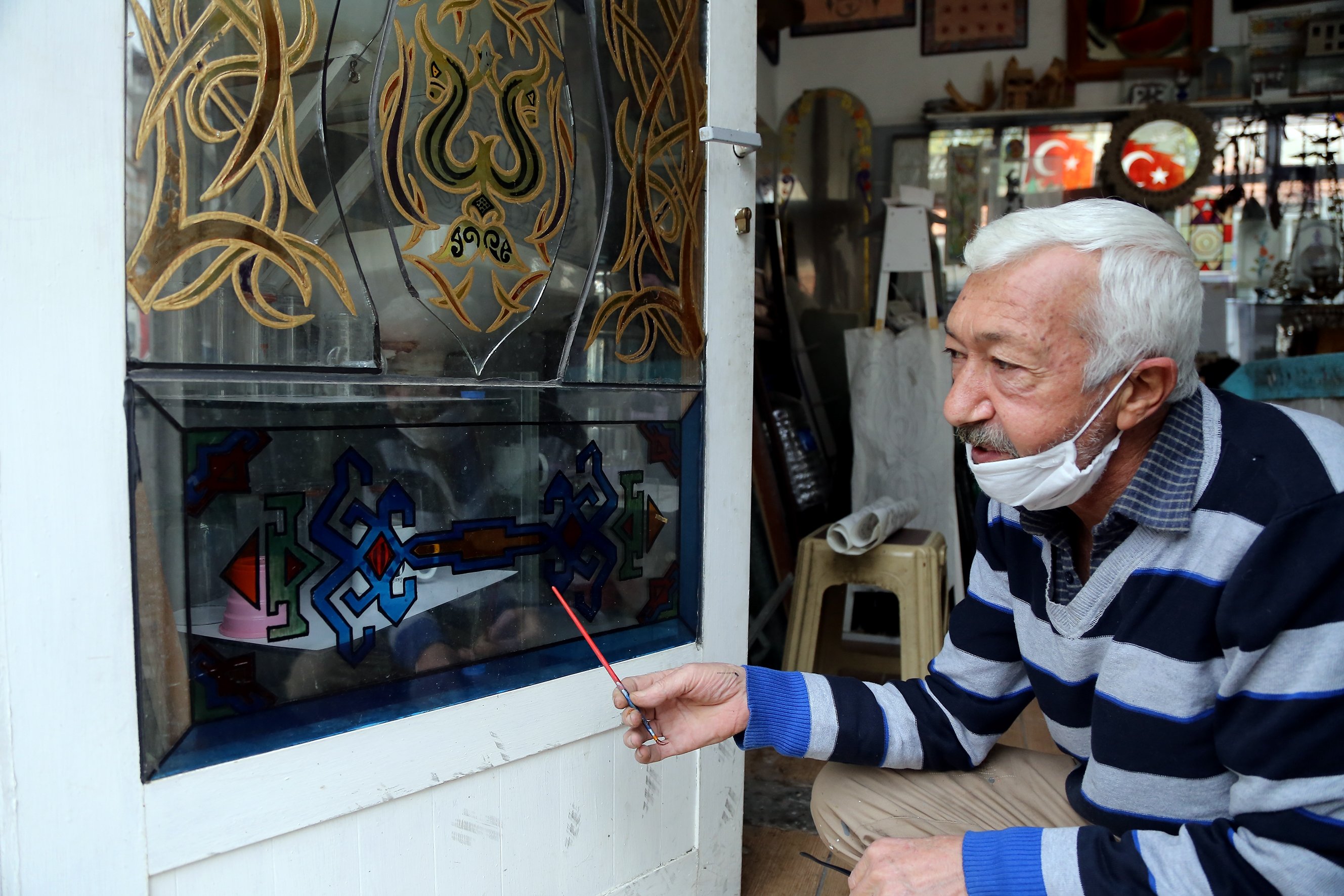 Serdar Arslan shows some of his works in his workshop, Muğla, southwestern Turkey, Dec. 4, 2020. (AA PHOTO)