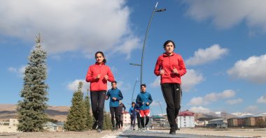 Young athletes train outdoors in Karayazı, Erzurum, eastern Turkey, Dec. 5, 2020. (AA PHOTO)