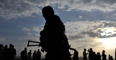 Yemeni soldiers stand guard at the Sanaa Airport in Sanaa, Yemen, Aug. 23, 2011. (EPA Photo)