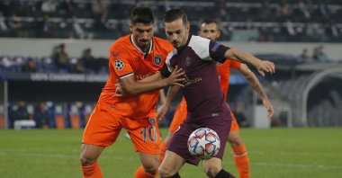 PSG's Pablo Sarabia (R) competes for the ball with Başakşehir's Berkay Özcan during a Champions League match at the Fatih Terim Stadium in Istanbul, Turkey, Oct. 28, 2020. (AP Photo)