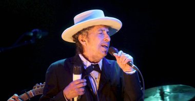 U.S. musician Bob Dylan performs at the Benicassim International Music Festival (FIB) in Benicassim, Spain, July 13, 2012. (EPA Photo)