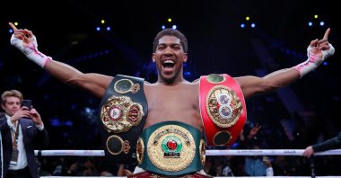 Anthony Joshua celebrates winning his match against Andy Ruiz Jr. in Diriyah, Saudi Arabia, Dec. 7, 2019. (REUTERS PHOTO) 