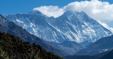 The Himalayan Mount Everest (C-L) and other mountain ranges are pictured from Namche Bazar in the Everest region, some 140 kilometers northeast of Kathmandu, March 26, 2020. (AFP Photo)