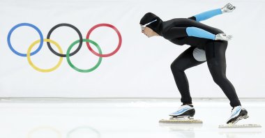Brittany Bowe of the United States competes in the women's 1,500-meter speedskating race at Adler Arena Skating Center during the Winter Olympics in Sochi, Russia, Feb. 16, 2014. (AP Photo)