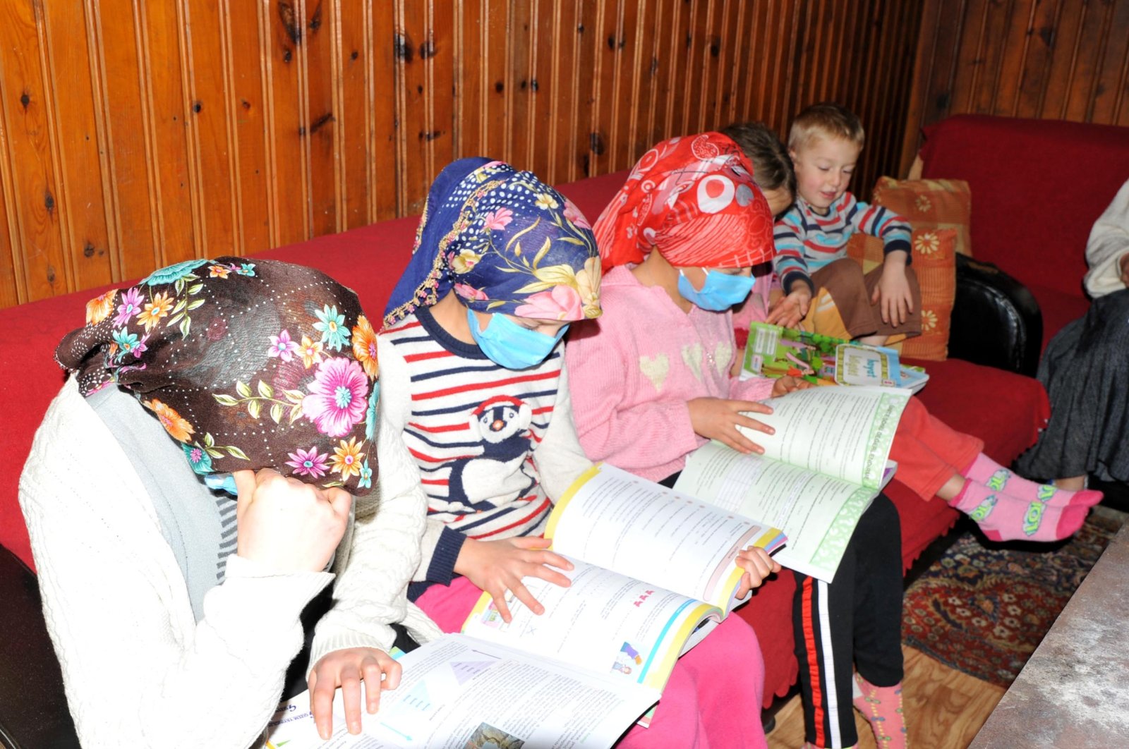 Three sisters study at home after schools were closed due to the pandemic, in Trabzon, northern Turkey, Dec. 9, 2020. (DHA PHOTO)