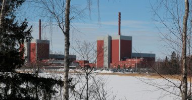 Nuclear power plants Olkiluoto 1 (L) and Olkiluoto 2 in Olkiluoto are shown in this file photo, southwestern Finland, March 15, 2010. (AFP Photo)