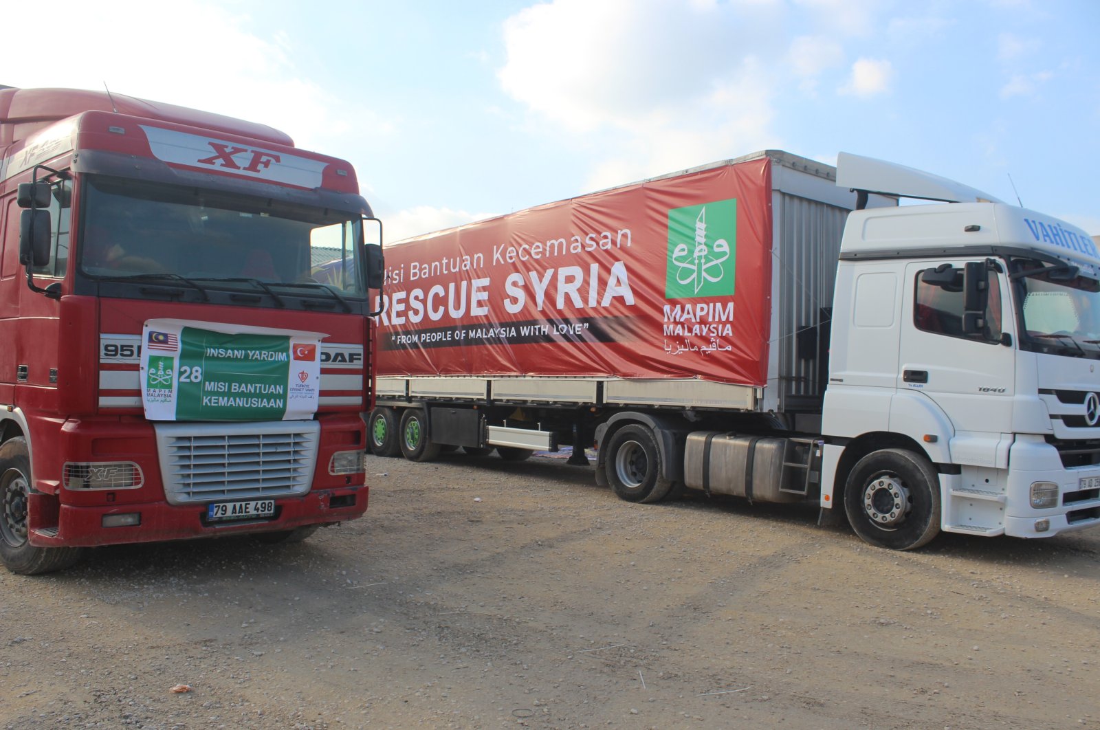 Trucks full of aid sent by the Türkiye Diyanet Foundation (TDV) and the Malaysian Consultative Council for Islamic Organization to Syria, Dec. 9, 2020. (AA Photo)