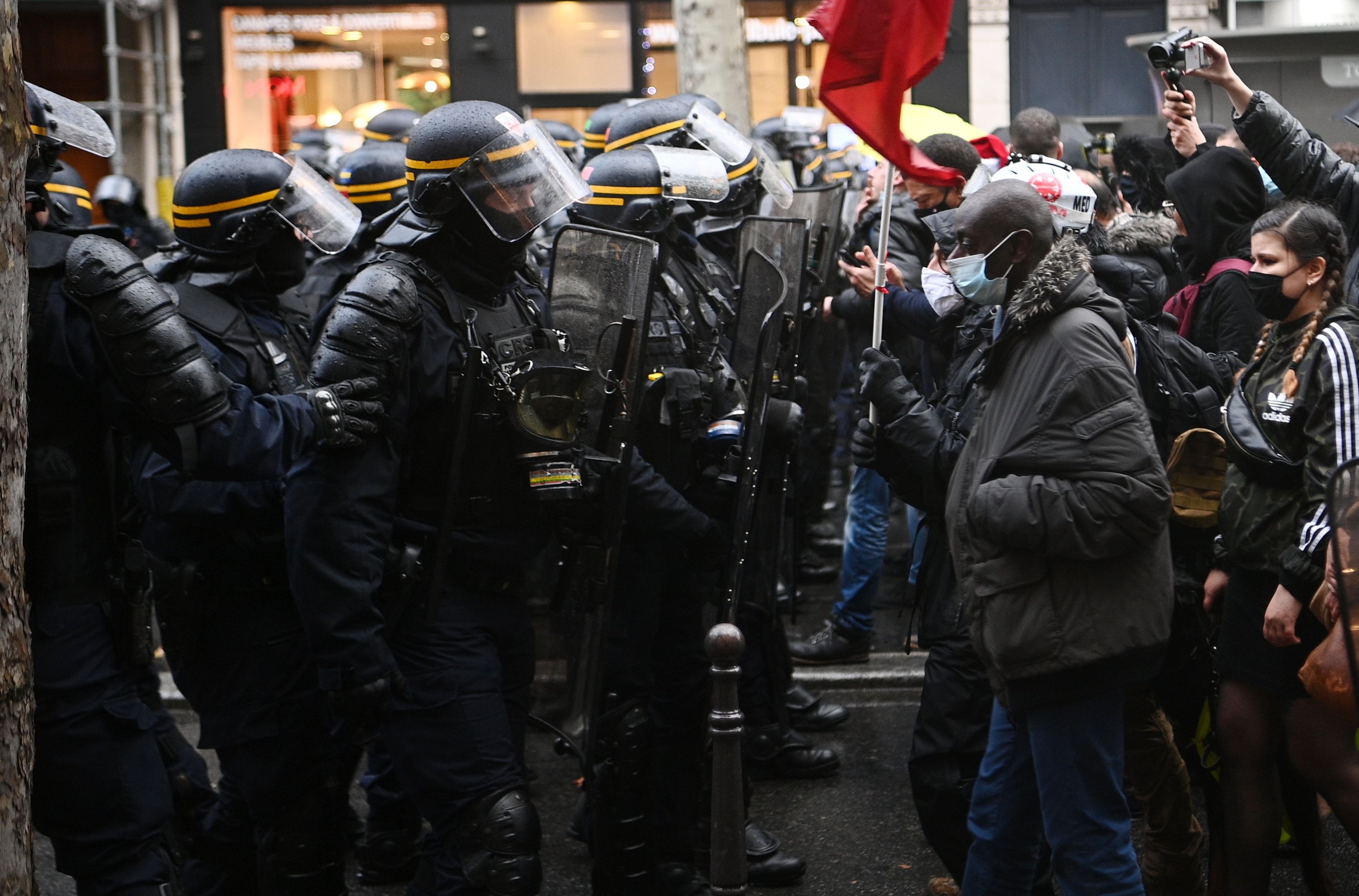 Nearly 150 arrested at Paris protest over security bill | Daily Sabah