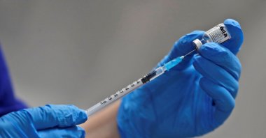 A nurse prepares to administer the Pfizer-BioNTech COVID-19 vaccine at Guy's Hospital in London, Dec. 8, 2020. (Reuters Photo)