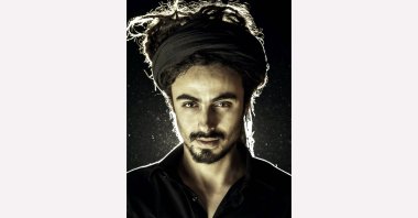 Mark Eliyahu combines the spirit of Eastern and Western tunes in his music. 