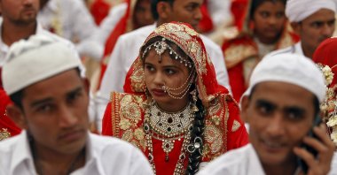 Brides and grooms take part in a mass marriage ceremony in Ahmedabad, India, Jan. 22, 2016. (Reuters Photo)