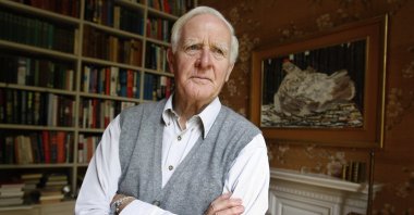 Author John Le Carre poses for a photo at his home in London, Aug. 28, 2008. (AP PHOTO)