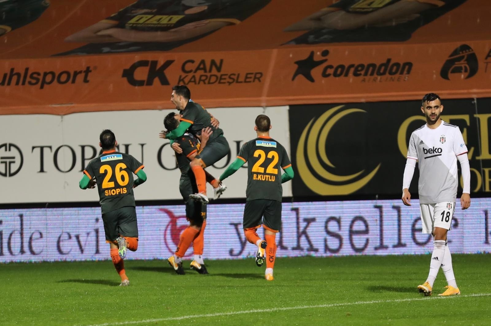 Beşiktaş's Winning Streak Ended By Leader Alanyaspor | Daily Sabah