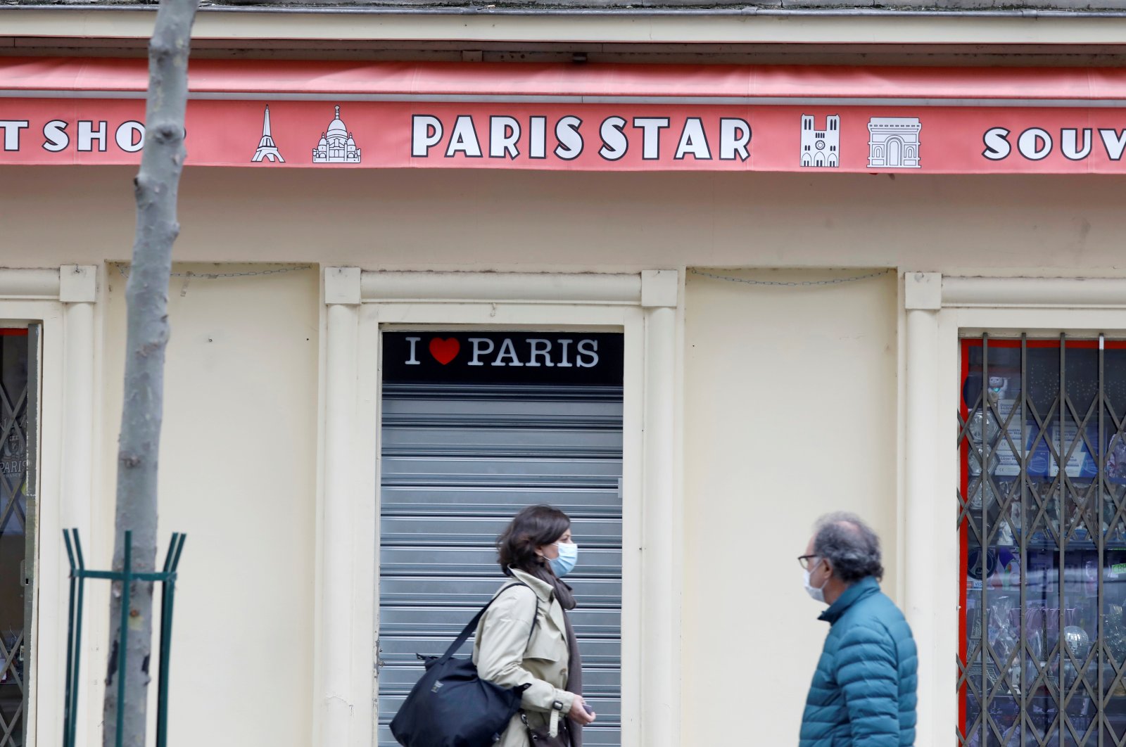 A closed souvenir shop before the national lockdown introduced as part of new measures to fight a second wave of COVID-19, Paris, France, Oct. 29, 2020. (Reuters Photo)