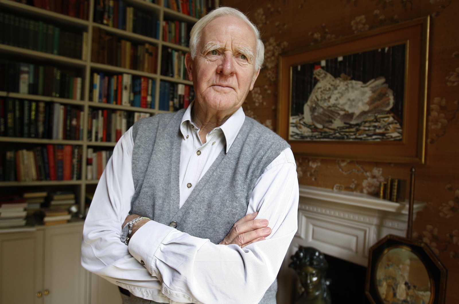 Author John Le Carre poses for a photo at his home in London, Aug. 28, 2008. (AP PHOTO)