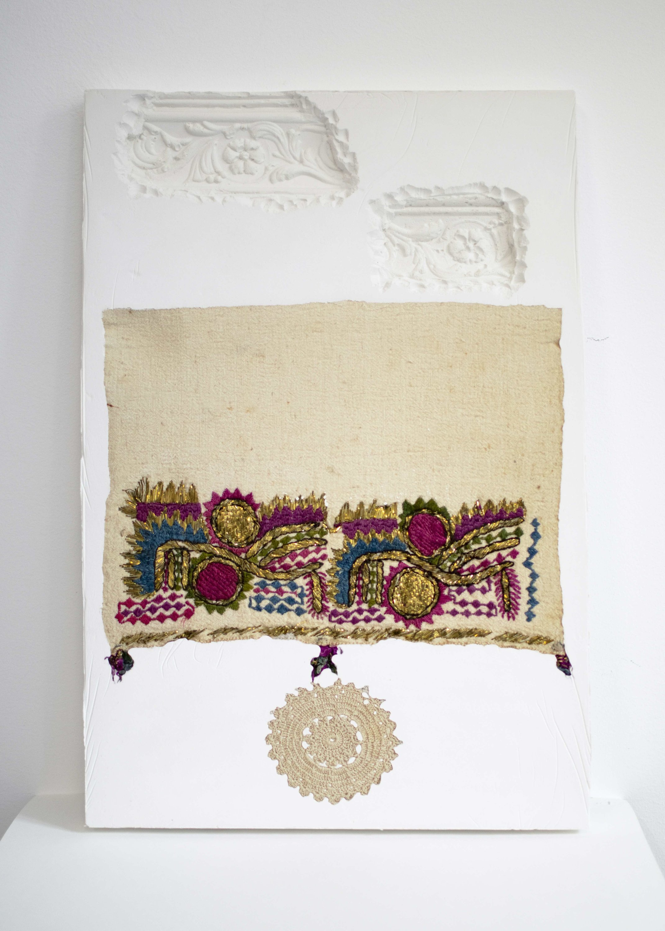 Ekin Su Koç, "Altbau I," fabric, lace and plaster, 30 by 35 centimeters, 2020. (Courtesy of Anna Laudel)