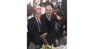 Sultanzade Yavuz Alpan (L) poses for the camera with his granddaughter Aya and historian Ibrahim Pazan at the gala of the documentary "Bilun: The Last Witness of Exile" in Istanbul on Feb. 28, 2017. (IHA Photo)