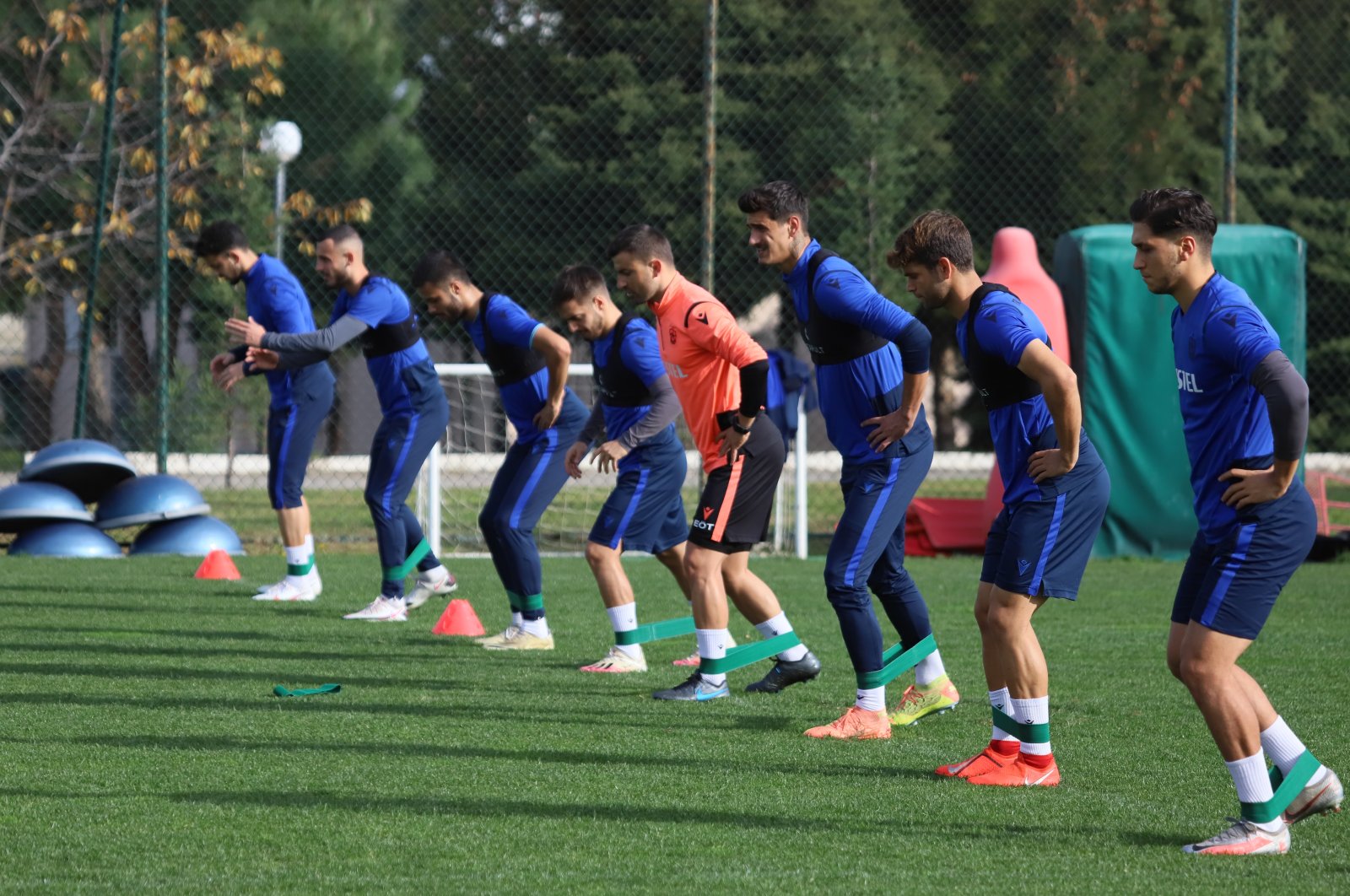 Trabzonspor players train for the Ziraat Turkey Cup, in Trabzon, northern Turkey, Dec. 13, 2020. (AA PHOTO)