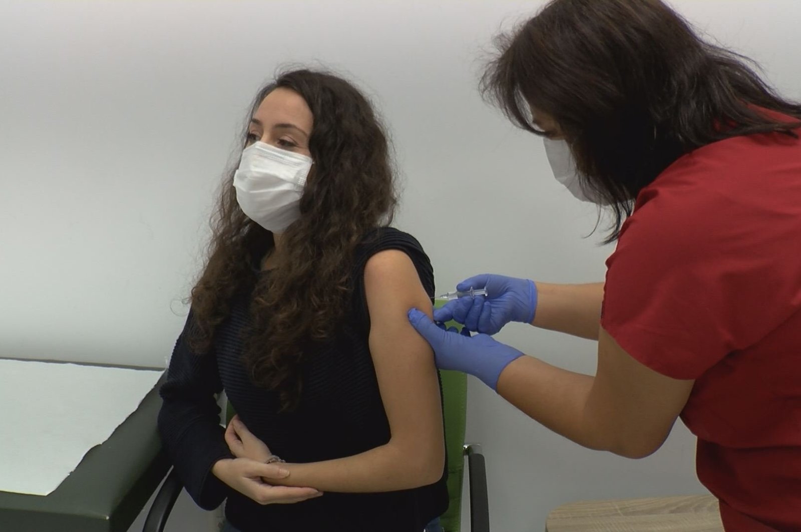 A volunteer is vaccinated with CoronaVac in Kocaeli, northwestern Turkey, Nov. 24, 2020. (DHA PHOTO) 
