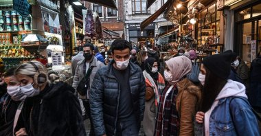 People wearing masks walk on a street in Istanbul, Turkey, Dec. 14, 2020. (AFP Photo)