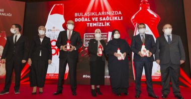 Energy and Natural Resources Minister Fatih Dönmez (2nd from R) attends the launching ceremony of a new Turkish-made dishwasher liquid detergent product, Ankara, Turkey, Dec. 16, 2020. (AA Photo)