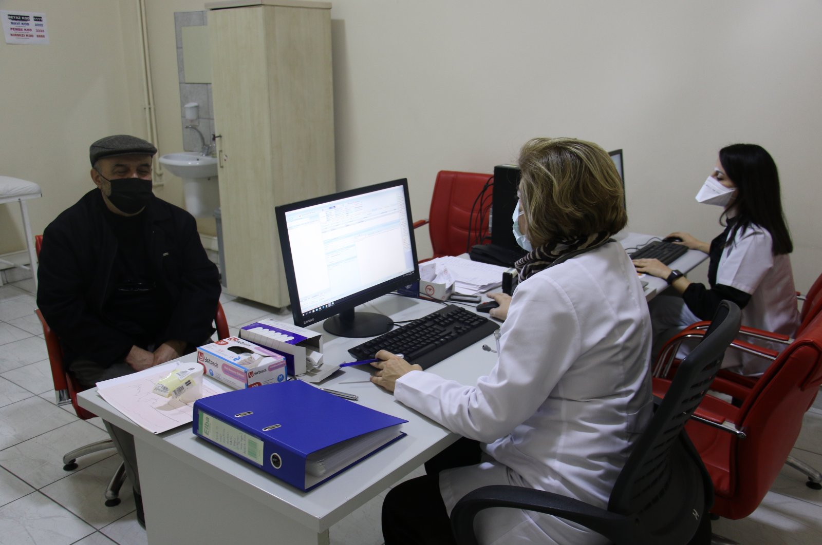 Staff at a monitoring center interview a patient who recovered from COVID-19, in the capital Ankara, Turkey, Dec. 16, 2020. (IHA Photo)