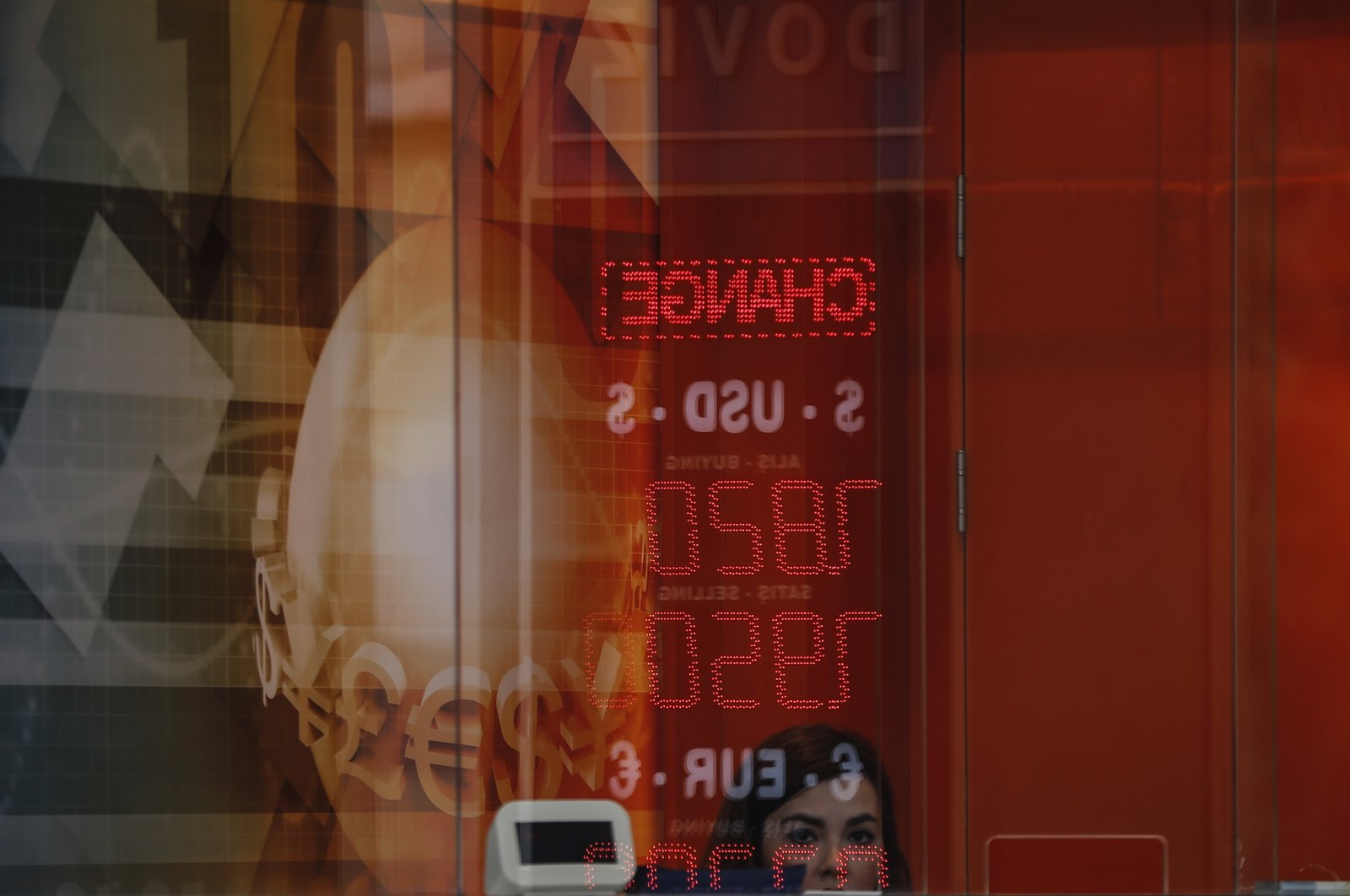 A worker in a currency exchange shop on İstiklal Avenue, the main shopping street in Istanbul, waits for customers, Oct. 9, 2020. (AP Photo)