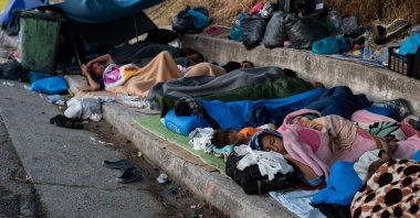 Refugees and migrants from the destroyed Moria camp sleep on the side of a road, on the island of Lesbos, Greece, Sep.13, 2020. (Reuters Photo)