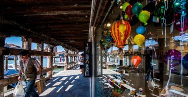 An art products shop along a canal in Murano, Italy on Sept. 8, 2020. (AFP Photo)
