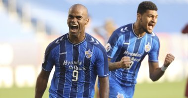 Ulsan Hyundai's Junior Negrao celebrates a goal during an Asian Champions League match against Vissel Kobe at Jassim Bin Hamad Stadium in Doha, Qatar, Dec. 13, 2020. (AP Photo)