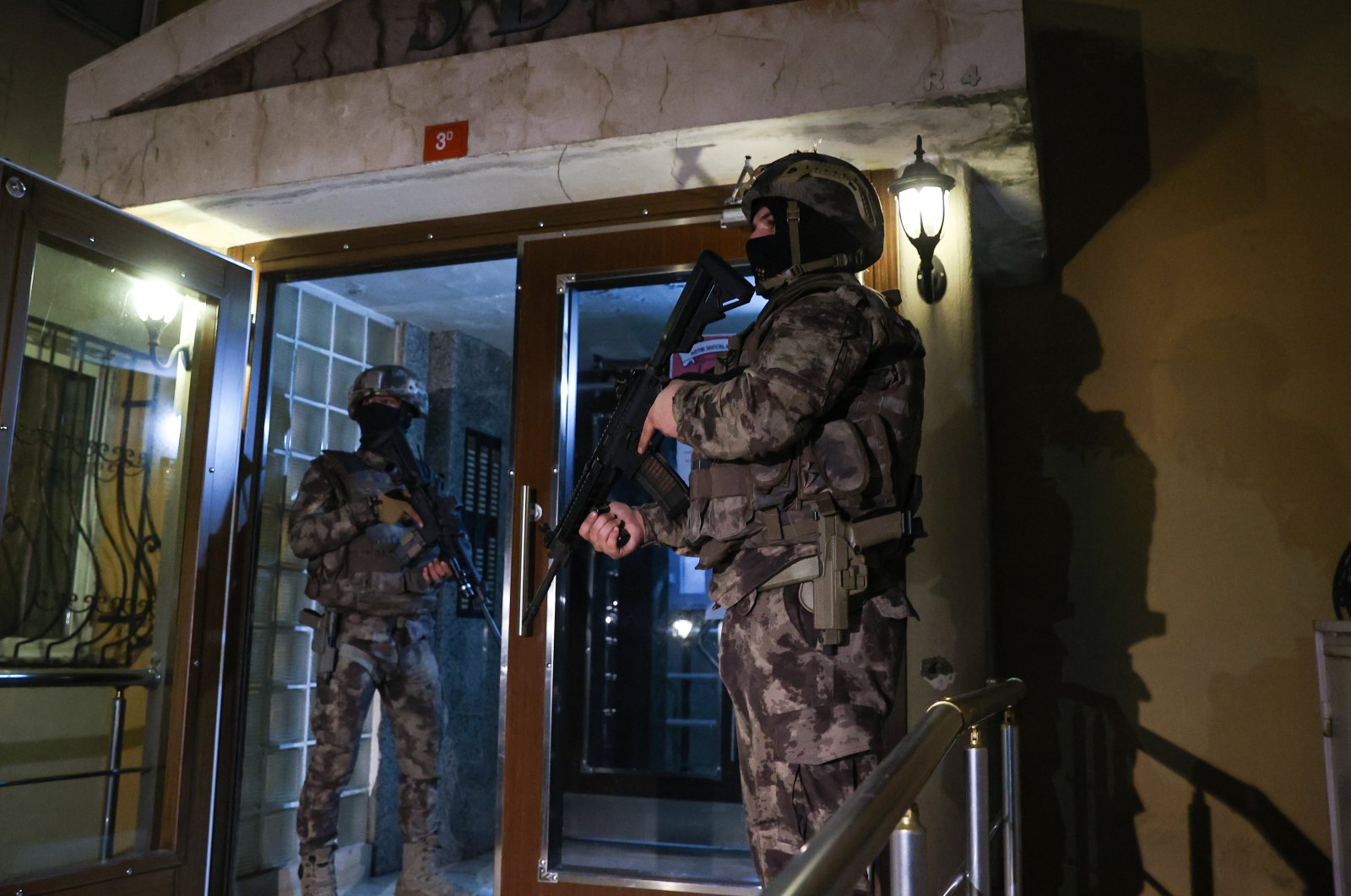 Special operations police stand guard outside a home being raided, in Istanbul, Turkey, Dec. 18, 2020. (AA PHOTO)