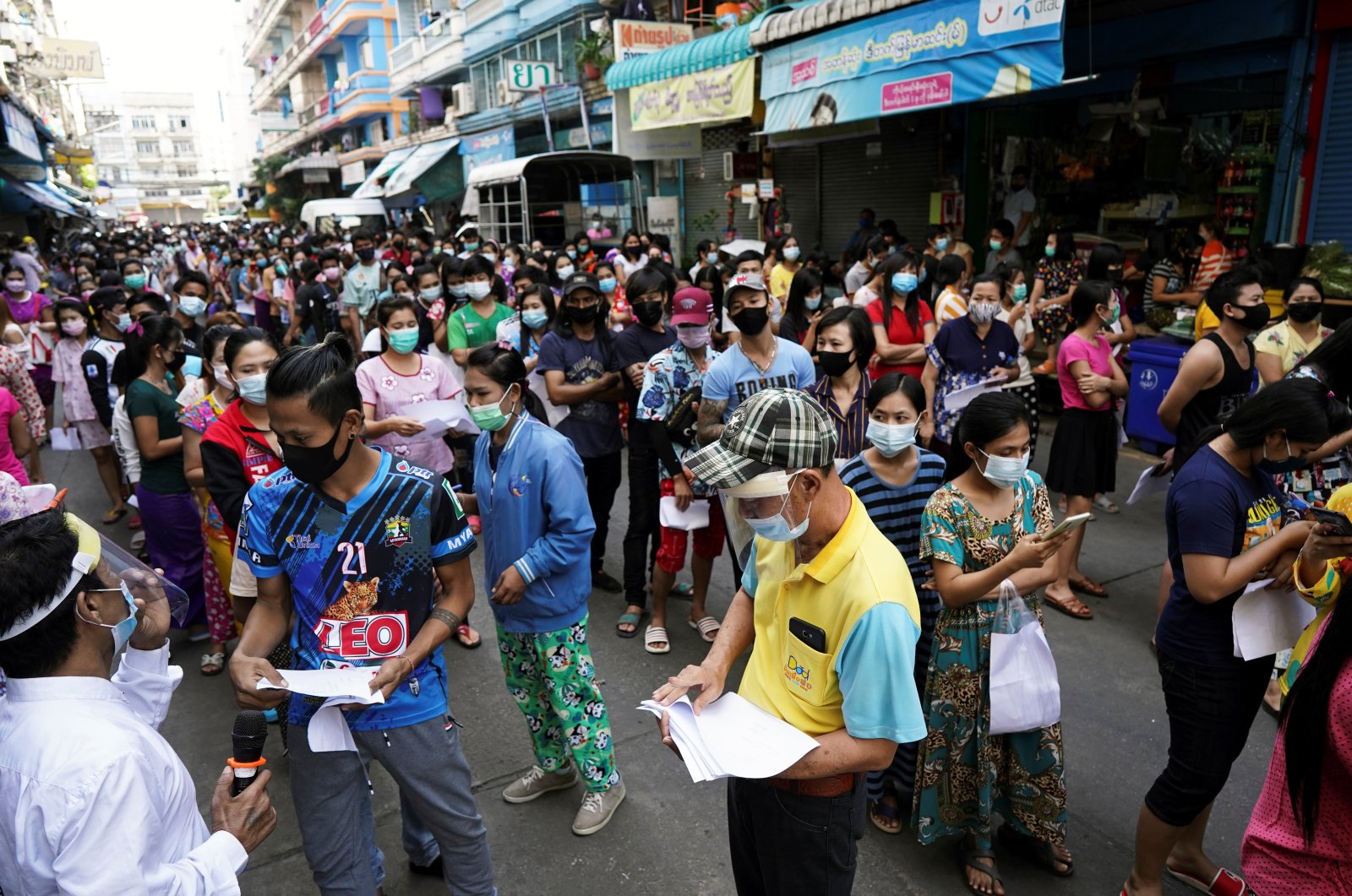 Migrant workers queue for a COVID-19 nasal swab test at a migrant community, amid the coronavirus disease (COVID-19) outbreak, in Samut Sakhon province, Thailand, Dec. 20, 2020. (Reuters Photo)
