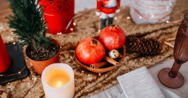 Putting up trees, decorating, cooking meals and wearing lucky items are some of the customs Turks have for the new year. (Shutterstock Photo)