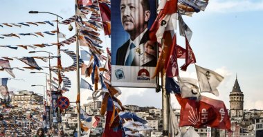 Women walk on a bridge past campaign banners ahead of the June 24 Presidential and Parliamentary elections in Istanbul, Turkey, June 18, 2018.

