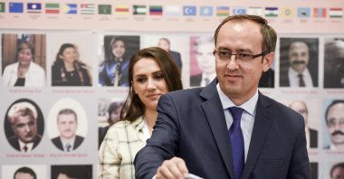 Avdullah Hoti, prime minister candidate and leader of the Democratic League of Kosova (LDK), casts his vote at a polling station during early parliamentary elections, Pristina, Kosovo, June 11, 2017.  (AFP Photo)