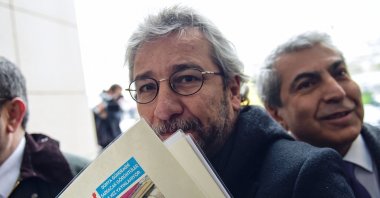 Can Dündar at the courthouse before his trial, in Istanbul, Turkey, March 25, 2016. (AFP Photo)