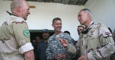 Head of the Dutch troops in Uruzgan province, Brig. Gen. T. A. Middendorp (R) listens to Gen. Stanley McChrystal, the head of U.S. and NATO forces in Afghanistan and an unidentified officer (L) in Dund, in Afghanistan's southern province of Kandahar. June 25, 2009 (AP Photo)