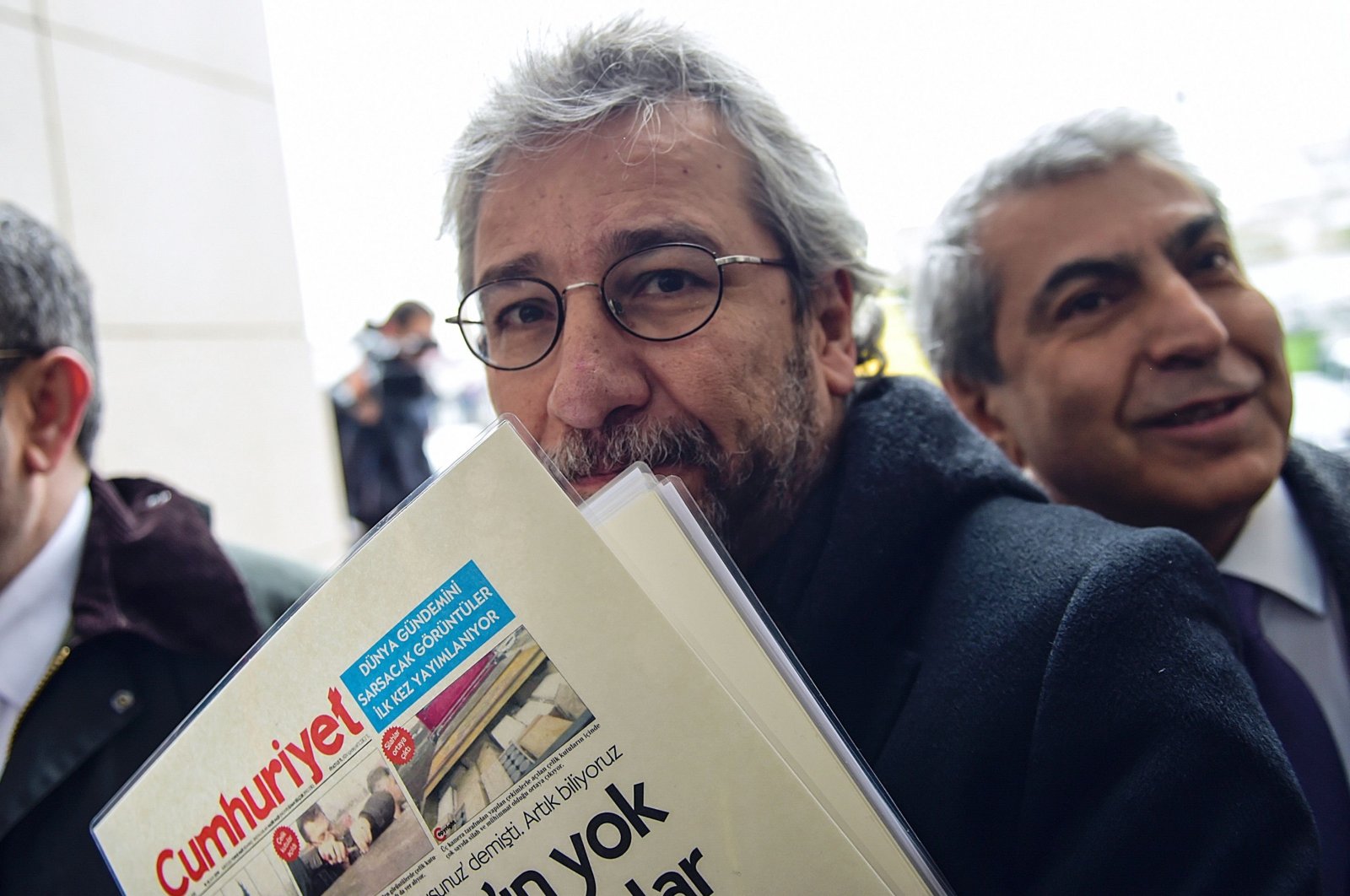 Can Dündar at the courthouse before his trial, in Istanbul, Turkey, March 25, 2016. (AFP Photo)