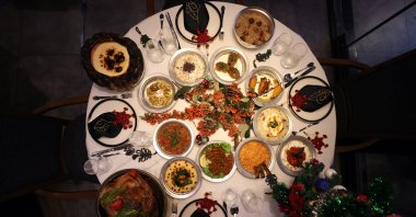 Stuffed and roasted turkey and mezes are the indispensables of a Turkish New Year's table. (AA Photo)