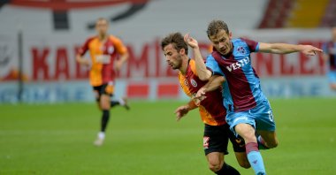 Galatasaray's Marcelo Saracchi (L) and Trabzonspor's Abdülkadir Parmak compete for the ball during a Süper Lig match at Türk Telekom Arena in Istanbul, Turkey, July 5, 2020. (DHA Photo)