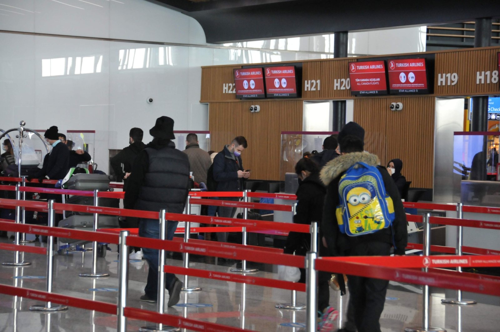 Passengers wait in the flight check-in line, Istanbul, Turkey, Dec. 25, 2020. (IHA Photo)