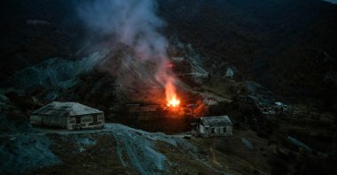 A house burns in a village outside the town of Kalbajar, after a peace agreement was signed to end the military conflict between Armenia and Azerbaijan over the disputed Nagorno-Karabakh region,  Nov. 14, 2020. (AFP Photo)